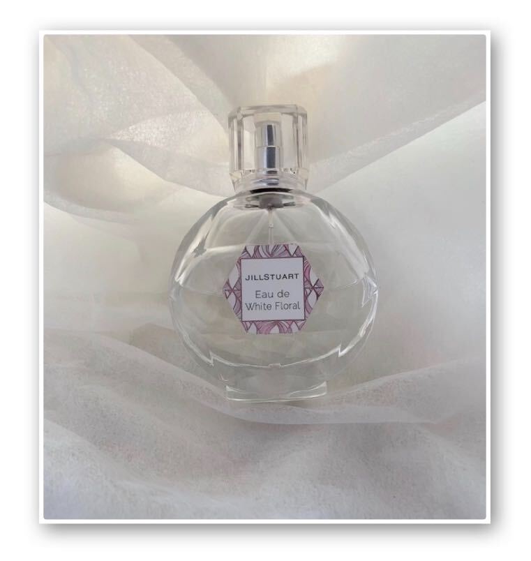 オードホワイトフローラル