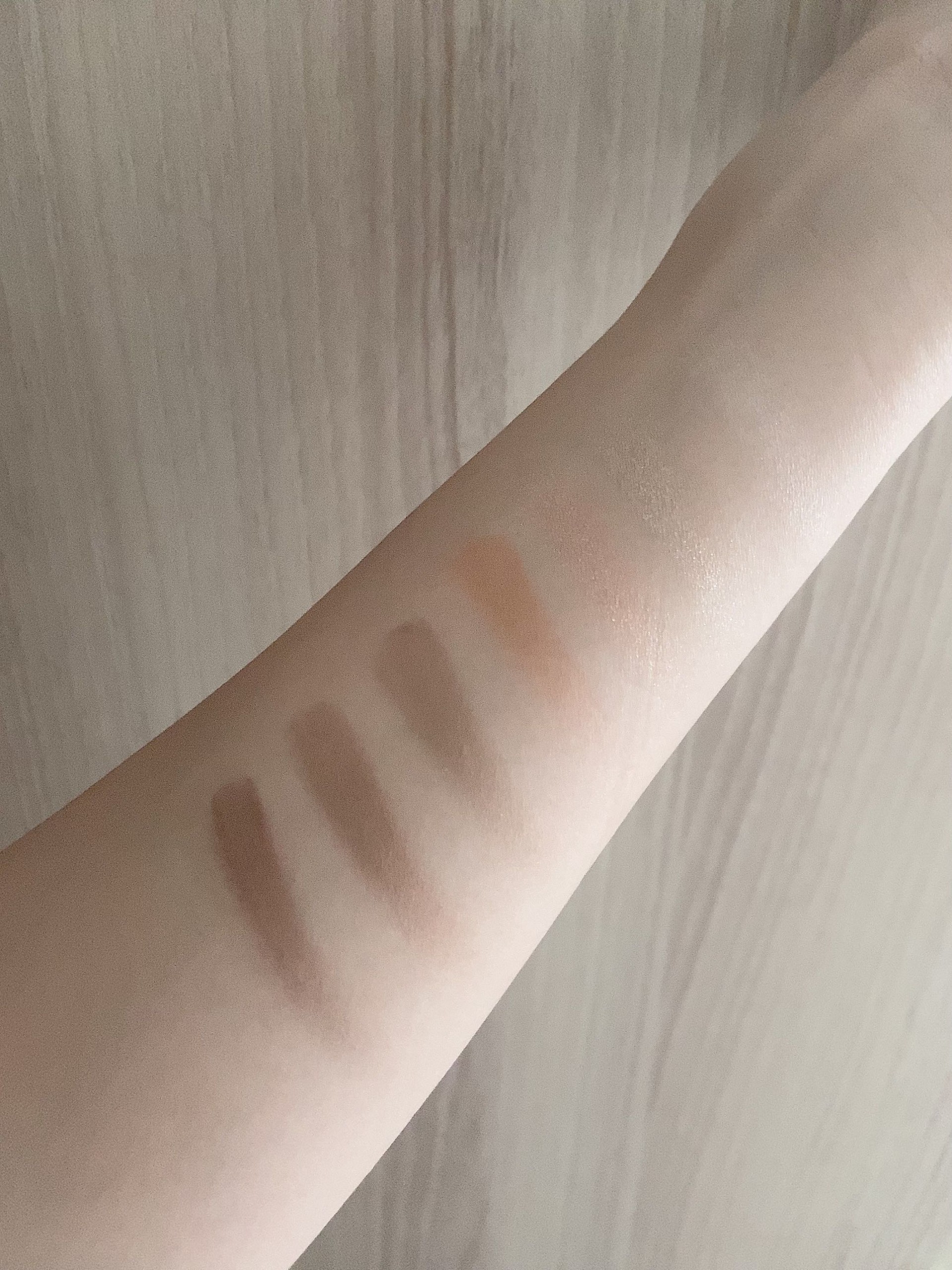 ブラウンアイシャドウのスウォッチ