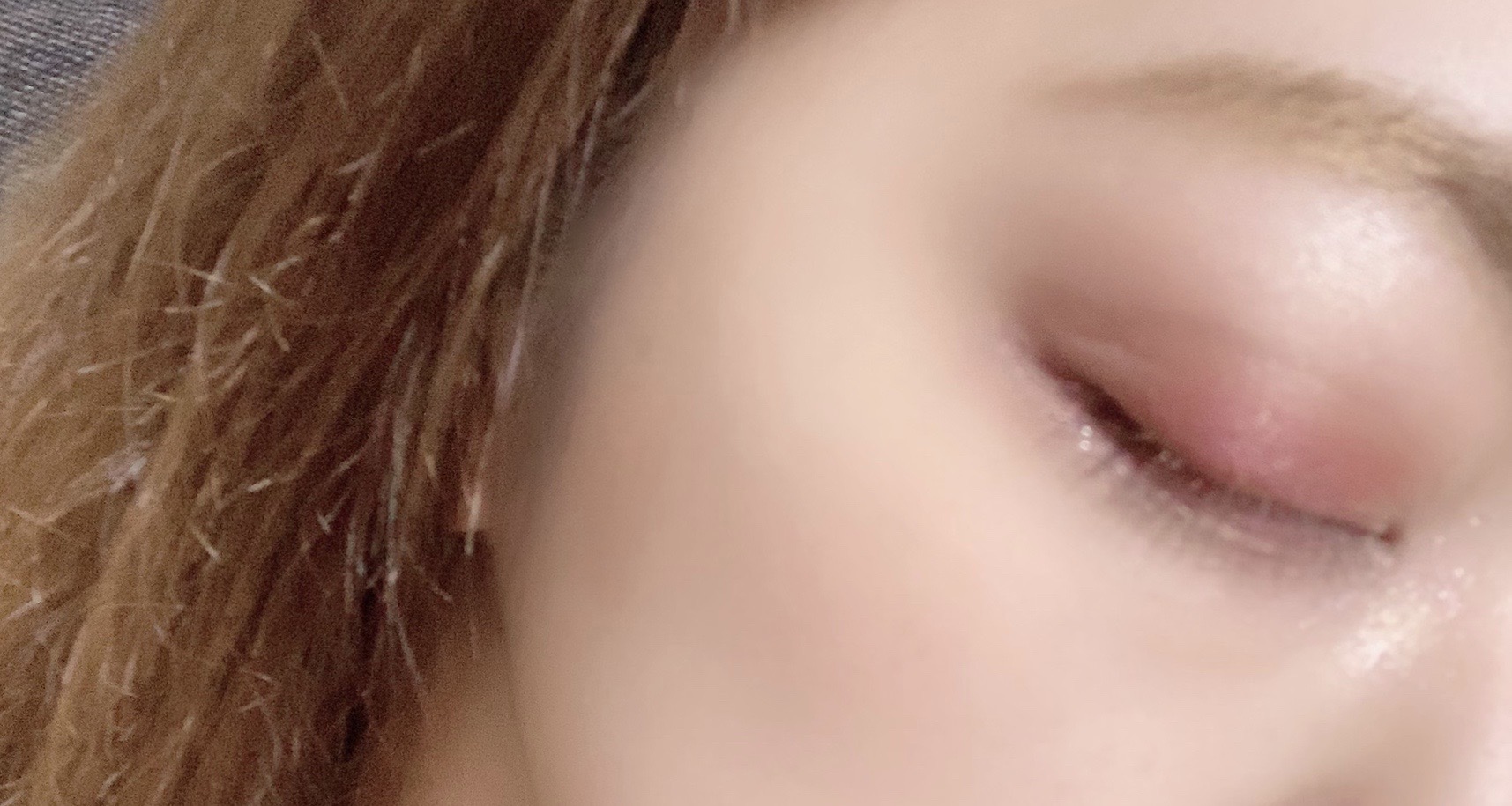 ピンクブラウンのアイメイク